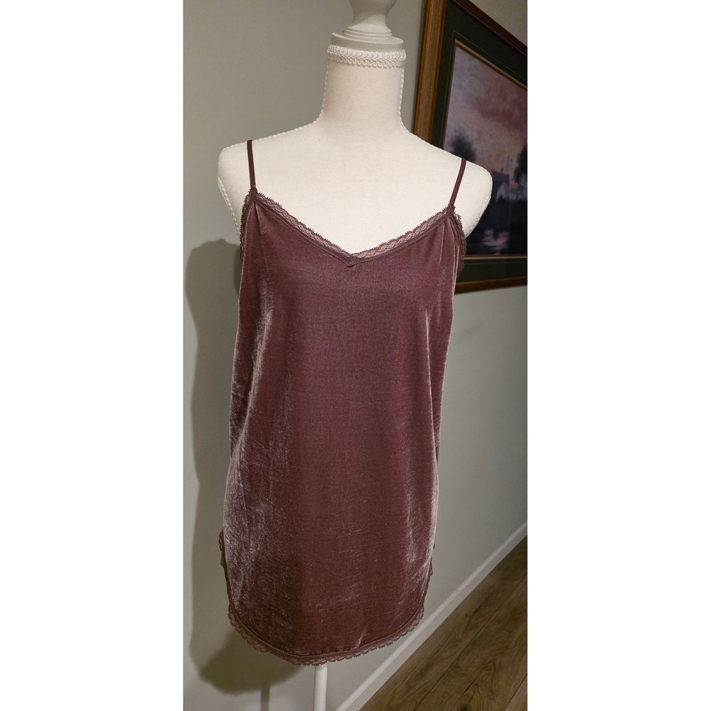 WHO WHAT WEAR Velvet Lace Trim Cami Womens M‎ Plum Layering